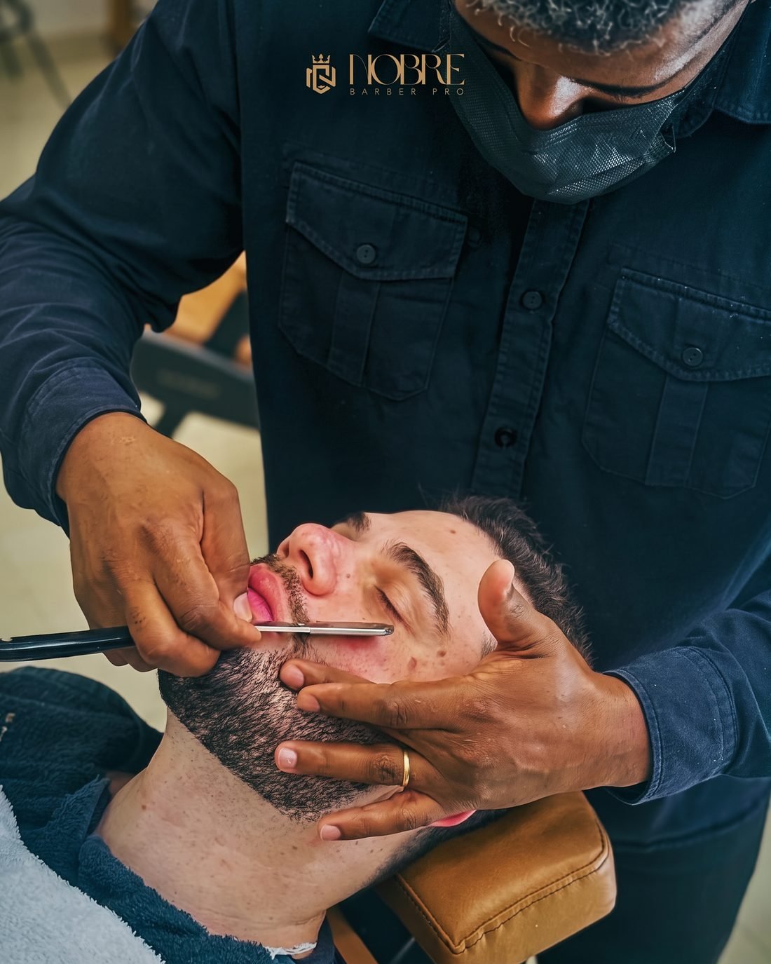 Barba feita na navalha